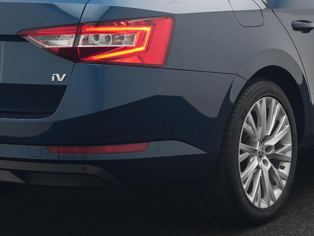 Skoda SUPERB Combi 1.4 TSI iV Ambition Plug In Hybrid 218pk Dealer O.H PHEV | Adaptive Cruise | Camera | Stoelen & Stuur Verwarmd | Canton Audio | Apple Carplay | Blis | Keyless | Navigatie | Virtual | DAB |