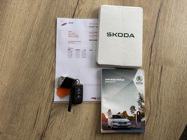 Skoda SUPERB Combi 1.4 TSI iV Business Edition Plus GRATIS Afleverpakket! | Uitklapbare Trekhaak | Elektrische stoelen + Geheugen |
