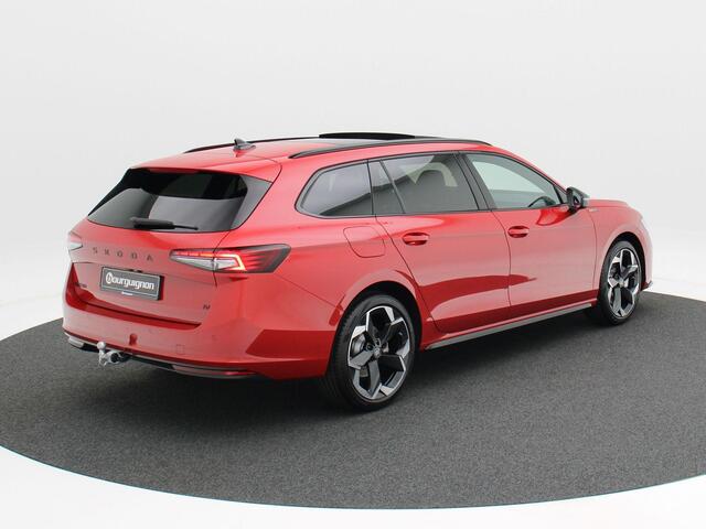 Skoda SUPERB Combi Sportline Business 1.5 TSI PHEV 204 PK | Panoramadak | Trekhaak | Head-up display | Stoelverwarming voor en achter