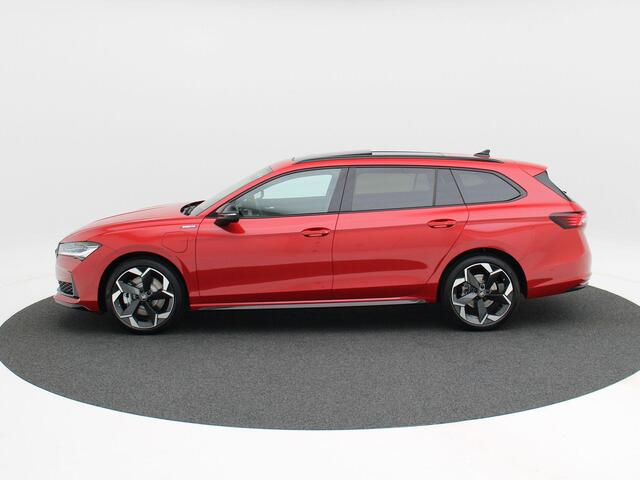 Skoda SUPERB Combi Sportline Business 1.5 TSI PHEV 204 PK | Panoramadak | Trekhaak | Head-up display | Stoelverwarming voor en achter