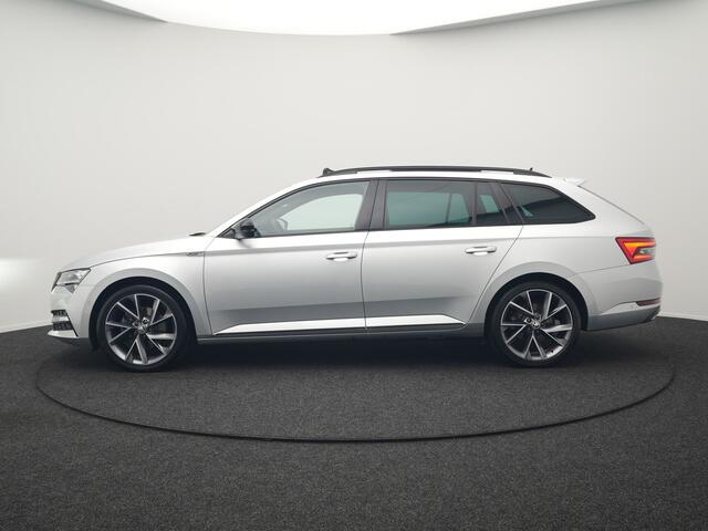 Skoda SUPERB Combi 1.4 TSI iV Sportline Business Plug In Hybrid 218pk Dealer O.H PHEV | Trekhaak Af Fabriek | Panodak | Adaptive Cruise | Alcantara Sportstoelen Memory & Verwarmd | Sfeerverlichting | Apple Carplay | Stuur Verwarmd | Virtual | Keyless | DAB | 19"L.M |