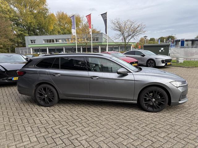 Skoda SUPERB Combi 1.5 TSI 150PK MHEV First Edition , Automaat, Trekhaak, Adap.Cruise, LMV 19 Inch, Apple Carplay, Camera, PDC, Stoelverwarming, All Season
