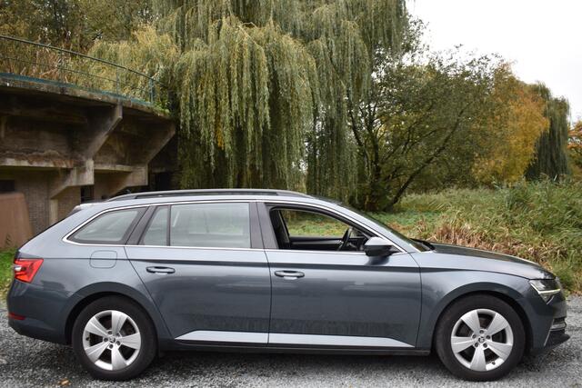Skoda SUPERB Combi iV 218PK DSG HYBRID BUSINESS TREKHAAK/NAVI/VIRTUAL