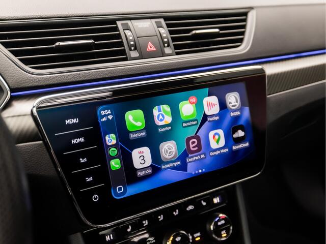 Skoda SUPERB Combi 1.4 TSI iV Sportline 218Pk Automaat (PANORAMADAK, VIRTUAL COCKPIT, APPLE CARPLAY, LEDER/ALCANTARA, MEMORY SEATS, KEYLESS, 360 CAMERA, ADAPTIVE CRUISE, SFEERVERLICHTING, NIEUWE APK, NIEUWSTAAT)