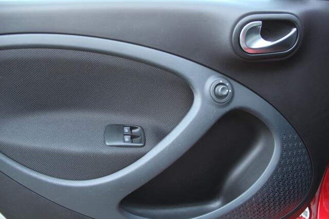 Smart EQ FORFOUR Business Solution 18 kWh Navi | ECC | Stoelverw | PDC | Leder | Zeer luxe | Cruise | LMV | Nw.Banden | Dealer onderhouden | Zeer nette