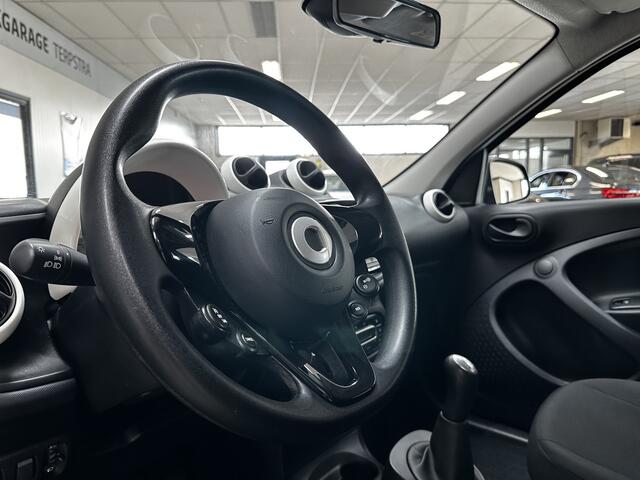 Smart FORFOUR 1.0 Business Solution/ 15'' LMV/ Clima/ Cruise/ Elek. pakket/ Isofix/ Bluetooth/ Multi. Stuur/ AUX & USB/ LED Dagrijverl.