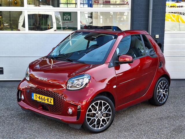 Smart FORTWO EQ cabriolet | Leder Zwart | Comfort Plus Pakket | Winter Pakket | JBL Soundsystem | LED Koplampen | Regensensor | Lichtsensor | Achteruitrijcamera | Sfeerverlichting | Stoelverwarming | Stuurverwarming | Cruise Control | Parkeersensoren Achter