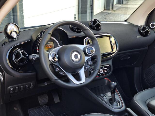 Smart FORTWO EQ cabriolet | Leder Zwart | Comfort Plus Pakket | Winter Pakket | JBL Soundsystem | LED Koplampen | Regensensor | Lichtsensor | Achteruitrijcamera | Sfeerverlichting | Stoelverwarming | Stuurverwarming | Cruise Control | Parkeersensoren Achter