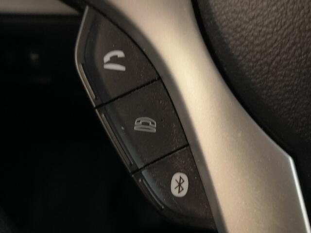 Suzuki IGNIS 1.2 Smart Hybrid Comfort + Trekhaak uit 2021 Rijklaar + 12 maanden Bovag-garantie Henk Jongen Auto's in Helmond, al 50 jaar service zoals 't hoort!