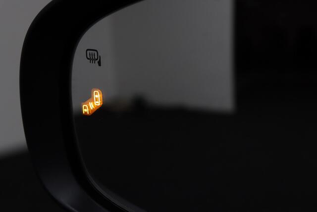 Suzuki S-Cross 1.5 Hybrid Automaat Style | ¤ 3.100,- Demo voordeel! | Adaptive-cruise | Panoramadak | 360 Camera | Parkeerhulp | Leder | Navigatie | Dodehoekdetectie