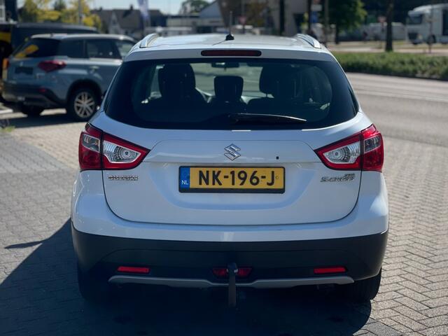 Suzuki S-Cross 1.6 EXCLUSIVE TREKHAAK CRUISE ECC