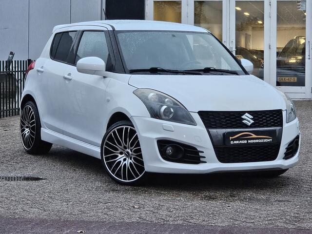 Suzuki SWIFT 1.6 Sport XENON|KEY LESSGO|CRUISE CONTROL|ECC/AIRCO|BLUE TOOTH TELEFONIE|USB|STOELVERWARMING|17 INCH Maandag tot Vrijdag geopend van 09.00 uur tot 20.00 uur en Zaterdag van 09.00 tot 18.00 uur
