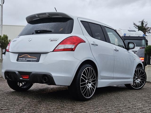 Suzuki SWIFT 1.6 Sport XENON|KEY LESSGO|CRUISE CONTROL|ECC/AIRCO|BLUE TOOTH TELEFONIE|USB|STOELVERWARMING|17 INCH Maandag tot Vrijdag geopend van 09.00 uur tot 20.00 uur en Zaterdag van 09.00 tot 18.00 uur