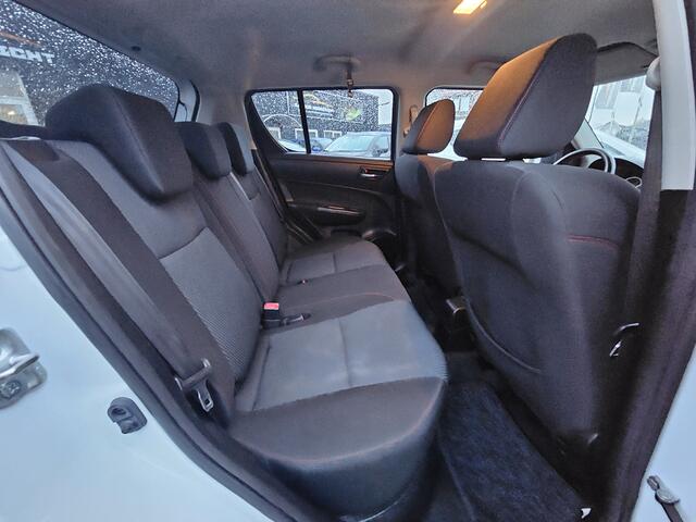 Suzuki SWIFT 1.6 Sport XENON|KEY LESSGO|CRUISE CONTROL|ECC/AIRCO|BLUE TOOTH TELEFONIE|USB|STOELVERWARMING|17 INCH Maandag tot Vrijdag geopend van 09.00 uur tot 20.00 uur en Zaterdag van 09.00 tot 18.00 uur