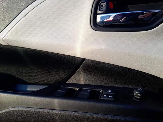 Suzuki SWIFT 1.2 Select Smart Hybrid *Black Rhino Pack*