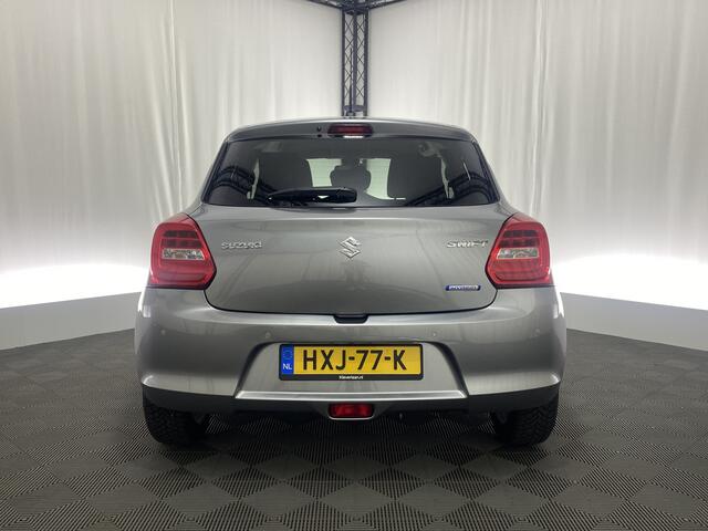 Suzuki SWIFT 1.2 Select Smart Hybrid Automaat | Apple Carplay | Camera | Dodehoek Det. | Airco |