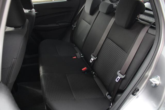 Suzuki SWIFT 1.2 Style Smart Hybrid CVT Automaat Navigatie, Cruise Control Adaptief, Stoelverwarming, Achteruitrijcamera, Parkeersensoren Achter