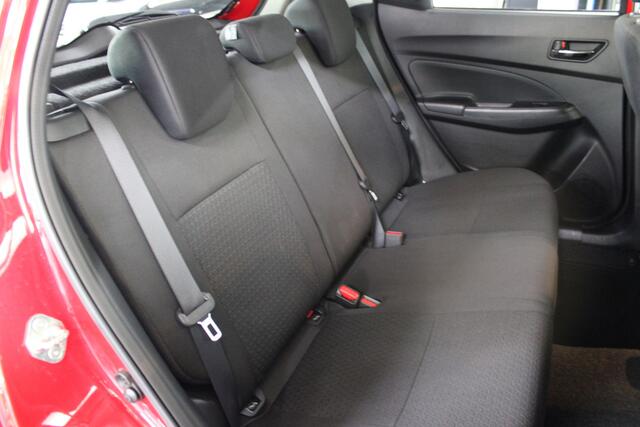 Suzuki SWIFT 1.2 Stijl Smart Hybrid / Trekhaak / Camera / Navigatie /