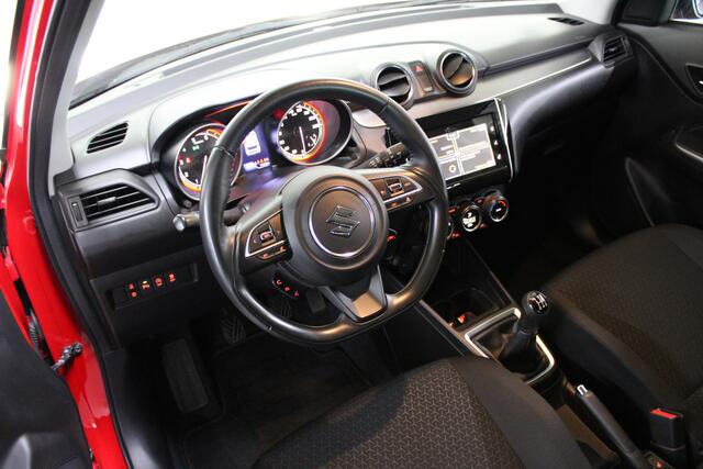 Suzuki SWIFT 1.2 Stijl Smart Hybrid / Trekhaak / Camera / Navigatie /