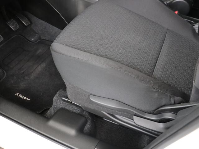 Suzuki SWIFT 1.2 Select Smart Hybrid | Trekhaak | LM velgen | Privacy glass | Achteruitrijcamera |