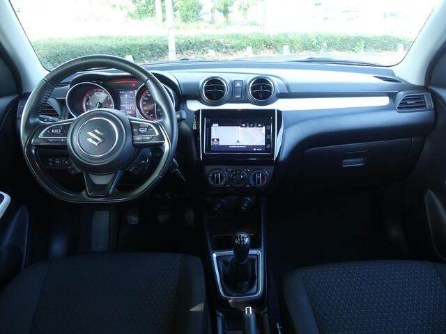 Suzuki SWIFT 1.2 Select Smart Hybrid Trekhaak, Cruise Control, Apple Carplay, Android Auto, Navigatie, Achterspoiler