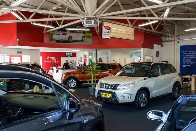 Suzuki SWIFT Style * Automaat * Apple carplay * Stoelverwarming *