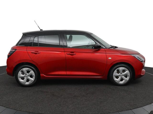 Suzuki SWIFT 1.2 Select Smart Hybrid | Stoelverwarming | Grootscherm Navigatie | Draadloos Apple Carplay | Bi- tone parelmoer Rood | Parkeersensoren Achter | Keyless Entry |