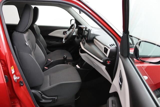 Suzuki SWIFT 1.2 Select Smart Hybrid | Stoelverwarming | Grootscherm Navigatie | Draadloos Apple Carplay | Bi- tone parelmoer Rood | Parkeersensoren Achter | Keyless Entry |
