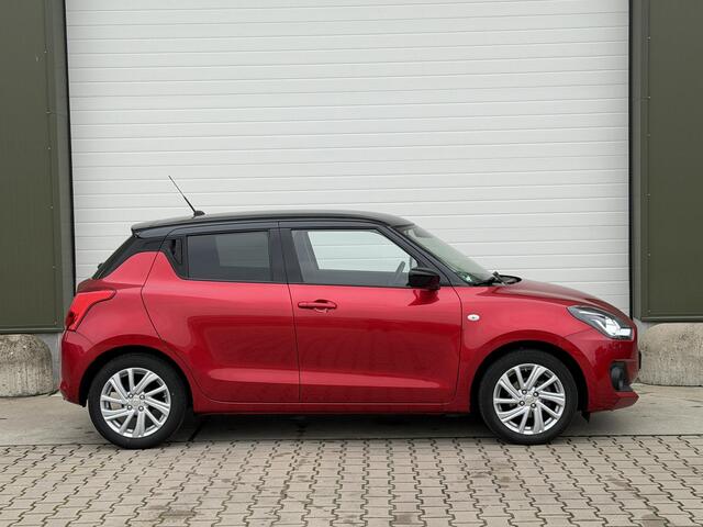 Suzuki SWIFT 1.2 Select Smart Hybrid / Navi / Camera / Afn. trekhaak / Adaptive Cruise / Keyless / Stoelverwarming / Carplay / Two Tone