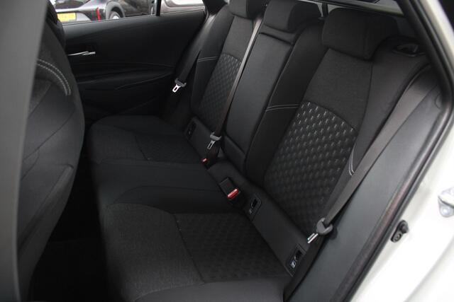 Suzuki Swace 1.8 Hybrid Style Automaat 140PK All-Season Banden, Adaptieve Cruise Control, Navigatie, Stuur Verwarmd, Voorruitverwarming, Draadloze Telefoonlader