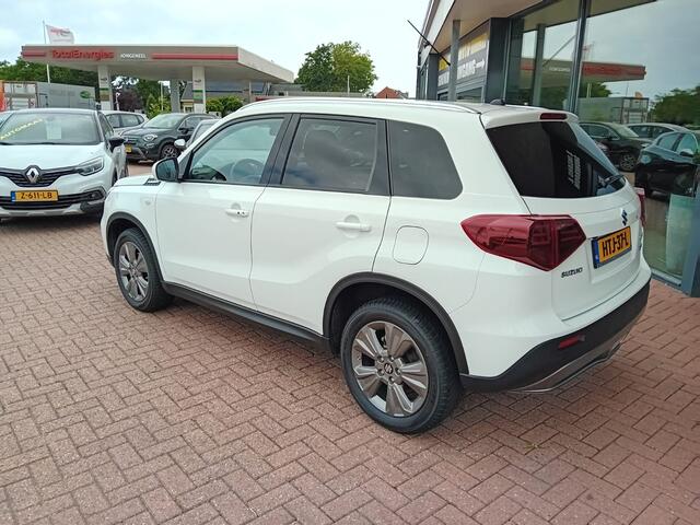 Suzuki VITARA 1.5 Hybrid Select Automaat, Airco(automatisch), Carplay/Android auto, Navigatie, Dode hoek detector, Cruise control adaptief, Stoelverwarming, Achteruitrijcamera, Keyles entry and go, etc,etc.., Zeer mooie auto, 1e eigenaar, Dealer onderhouden, Fabrieksga