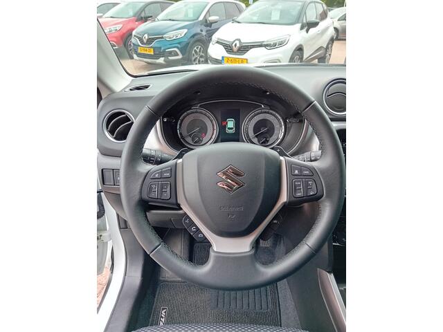 Suzuki VITARA 1.5 Hybrid Select Automaat, Airco(automatisch), Carplay/Android auto, Navigatie, Dode hoek detector, Cruise control adaptief, Stoelverwarming, Achteruitrijcamera, Keyles entry and go, etc,etc.., Zeer mooie auto, 1e eigenaar, Dealer onderhouden, Fabrieksga