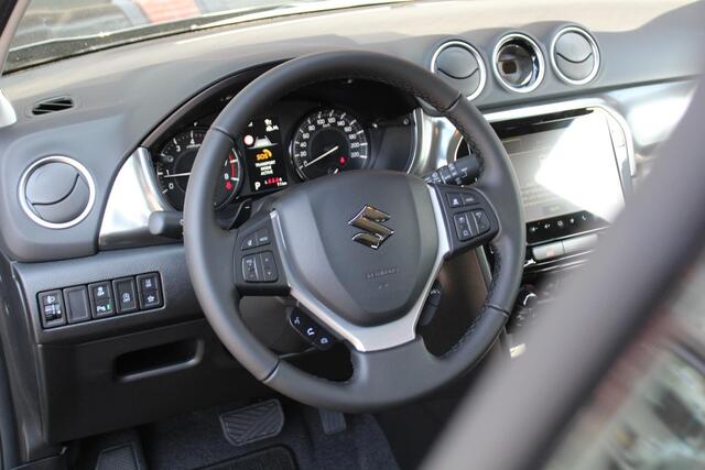 Suzuki VITARA 1.4 Boosterjet Style Hybrid Nieuw met 6 jaar garantie! Navigatie, Adaptieve Cruise Control, Parkeersensoren Voor en Achter, Stoelverwarming