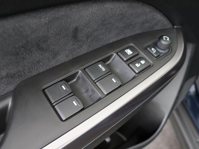 Suzuki VITARA 1.4 Boosterjet Style Hybrid | Sunroof | Parkeersensoren Voor & Achter | Suede met Leder | Pano / Sunroof