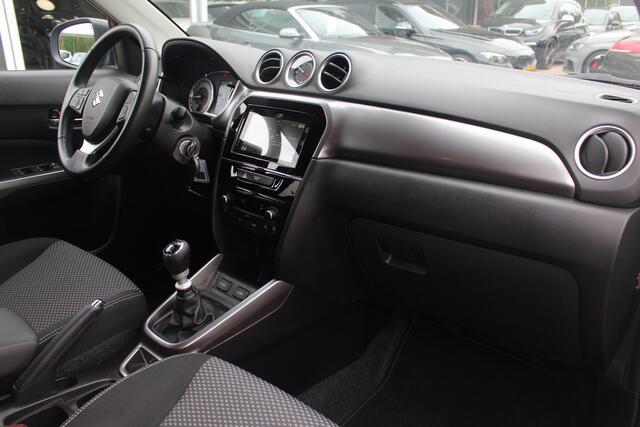 Suzuki VITARA 1.4 Boosterjet Select Smart Hybrid / Trekhaak / Camera / Navigatie / 17'' / DAB / Stoelverwarming / Getint glas / Cruise Control