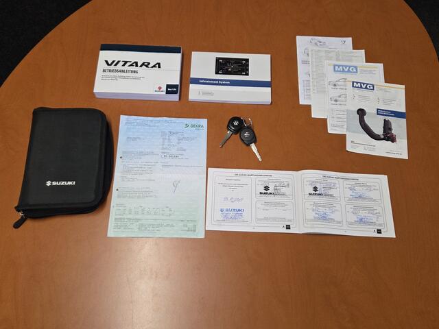 Suzuki VITARA 1.6 120pk Exclusive XENON|CRUISE CONTROL|ECC/AIRCO|BLUE TOOTH TELEFONIE|USB|STOELVERWARMING|TREKHAAK AFNEEMBAAR|17 INCH Maandag tot Vrijdag geopend van 09.00 uur tot 20.00 uur en Zaterdag van 09.00 tot 18.00 uur
