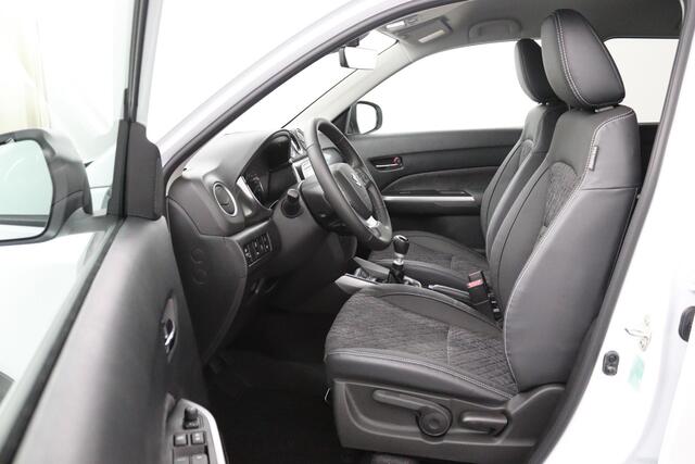 Suzuki VITARA 1.4 Boosterjet Style Smart Hybrid | Nieuwe Auto | Alcantara Bekleding | Keyless Entry | Dodehoek Detectie | Parkeersensoren Rondom |