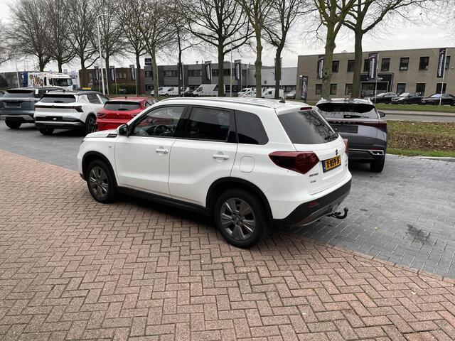 Suzuki VITARA 1.4 Boosterjet Select Smart Hybrid | Trekhaak | Navigatie via Carplay/Android | Achteruitrijcamera |