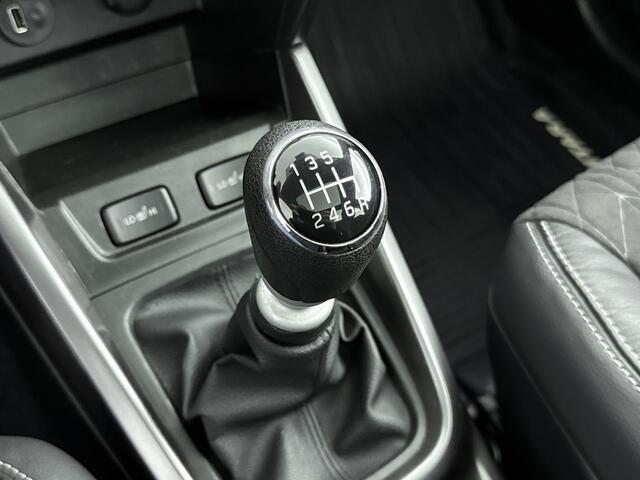 Suzuki VITARA 1.4 Boosterjet Style Smart Hybrid Panoramadak! | Metaallak | Stoelverwarming | Parkeersensoren | LM-Velgen | Donker Getinte Achterruiten |