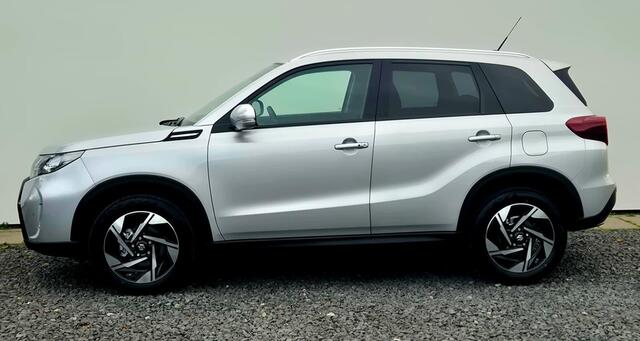 Suzuki VITARA 1.4 Boosterjet Smart Hybrid Style MY 2026 - 17" Wielen - Camera achter - Verwarmbare voorstoelen - Privacy Glass - Apple carplay Android auto - kunstlederen/suede bekleding - Dodehoek Detectie