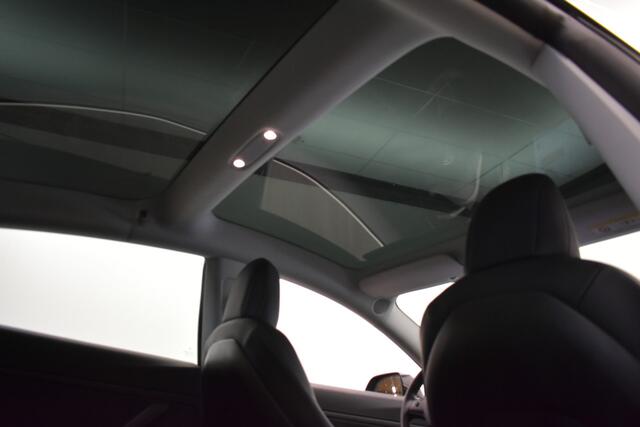 Tesla Model 3 Long Range AWD 75 kWh TuningPakket Tesla + Full self Driving Geleverd Camera Leder Panodak