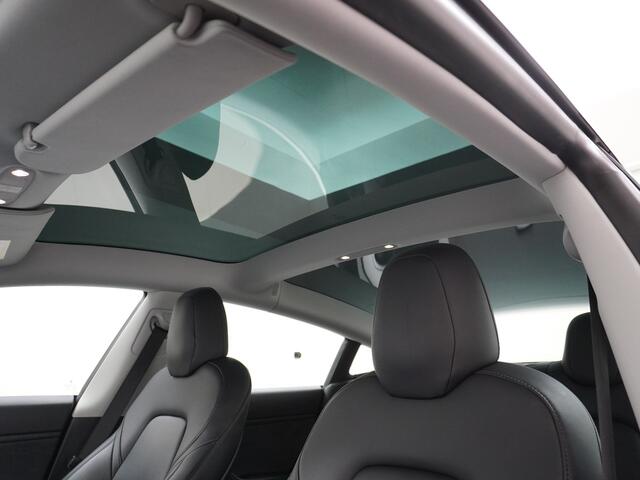 Tesla Model 3 Performance AWD 513pk FSD-MEEGELEVERD PAKKET! ¤71.440,- nieuw! 0-100kmh 3.4sec! Lmv-20" AutoPilot Carbon-Spoiler Full Self-Driving Capability (=autonome parkeerfunctie, autopilot, zelfstandige rijstrookwissel ¤ 6.400) Premium-HiFi Pano.dak Camera Leer Ada