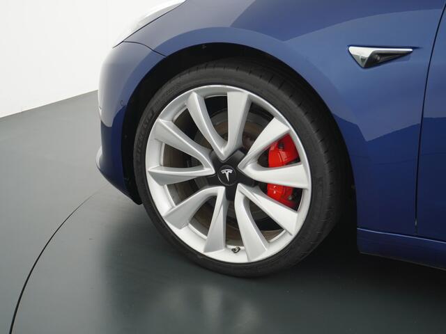 Tesla Model 3 Performance AWD 513pk FSD-MEEGELEVERD PAKKET! ¤71.440,- nieuw! 0-100kmh 3.4sec! Lmv-20" AutoPilot Carbon-Spoiler Full Self-Driving Capability (=autonome parkeerfunctie, autopilot, zelfstandige rijstrookwissel ¤ 6.400) Premium-HiFi Pano.dak Camera Leer Ada