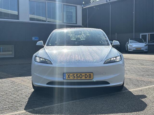 Tesla Model 3 Long Range AWD 78 kWh VAN: 44.900,- VOOR 41.877,- UW HERSFTVOORDEEL: 3.023,- euro. 1e Eigenaar | Origineel NL | BTW-Verrekenbaar | Fabrieksgarantie t/m 2027|