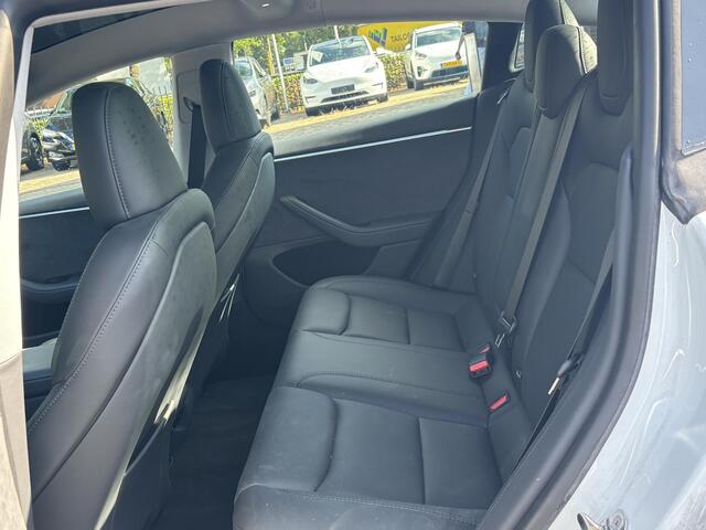 Tesla Model 3 Long Range AWD 78 kWh VAN: 44.900,- VOOR 41.877,- UW HERSFTVOORDEEL: 3.023,- euro. 1e Eigenaar | Origineel NL | BTW-Verrekenbaar | Fabrieksgarantie t/m 2027|