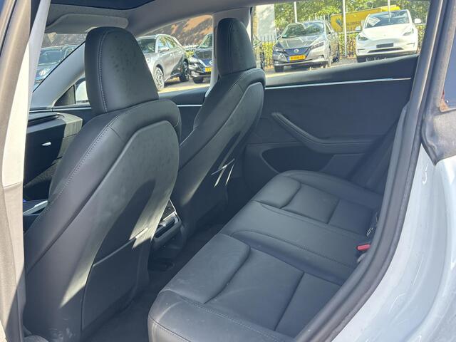 Tesla Model 3 Long Range AWD 78 kWh VAN: 44.900,- VOOR 41.877,- UW HERSFTVOORDEEL: 3.023,- euro. 1e Eigenaar | Origineel NL | BTW-Verrekenbaar | Fabrieksgarantie t/m 2027|