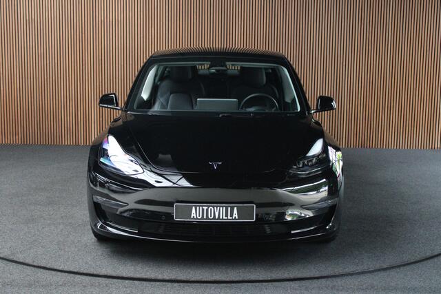 Tesla Model 3 RWD Autopilot ACC Stuurverwarm. PDC Leer Navi Panoramadak 360° Elektr. achterklep Stoelverwarming voor & achter Climate voor & achter LM velgen BTW auto! Nieuw!