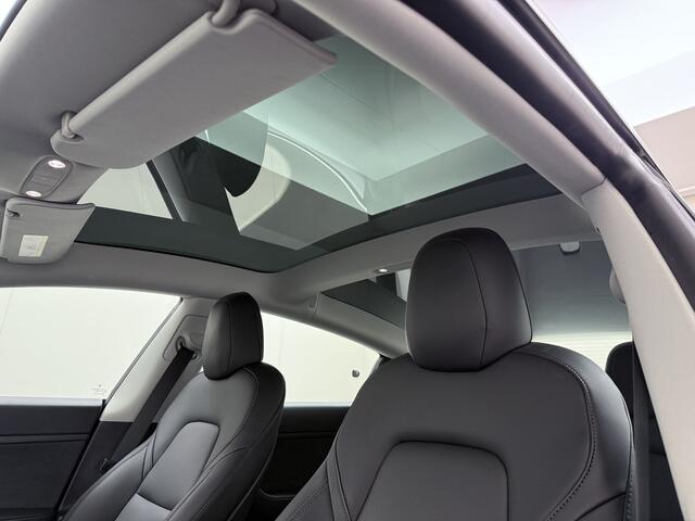 Tesla Model 3 RWD SR+ 60kWh 325PK SOH 88% Trekhaak 1.000KG Trekgewicht Lmv AutoPilot Leder PanoDak Adaptive-Cruise Lmv Camera's Elektr.-Stuur+Stoelen+Spiegels+Geheugen+Easy-Entry+Verwarmde stoelen Park assistent PDC WIFI Lane-Assist Speed-Assist Navi LED ACC DAB Voorve