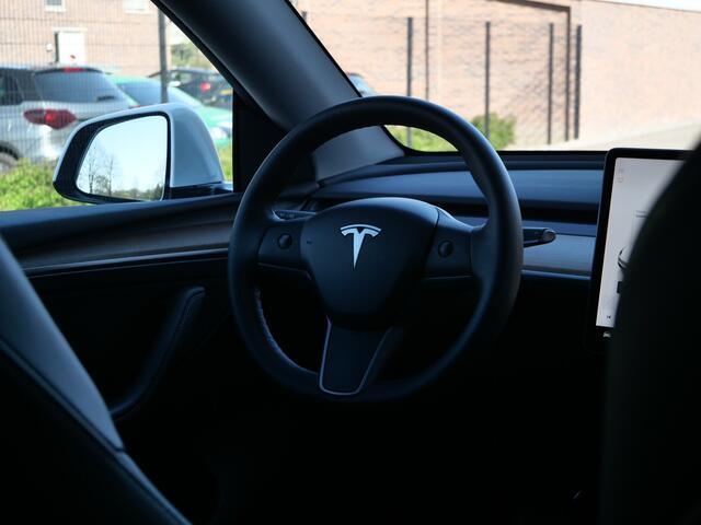 Tesla Model Y Long Range AWD 75 kWh 351pk AUTOMAAT AutoPilot 3.0 / Leder / Matrix-LED / Winterpakket