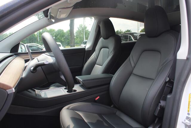 Tesla Model Y Long Range AWD 75 kWh / Autopilot / Panoramadak / Camera / 21'' / Keyless / Leder / Dodehoek / Navigatie / Stoelverwarming